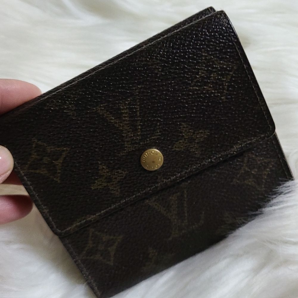 💯 Authentic Louis Vuitton Monogram Short Wallet 🍀